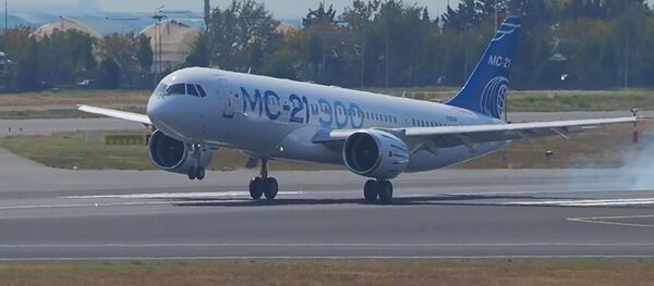 Новейший российский лайнер МС-21-300 приземлился в Стамбуле - Sputnik Литва