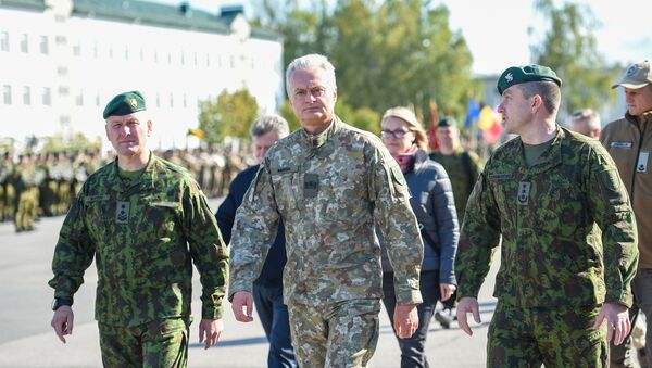 Президент Литвы Гитанас Науседа посетил войска - Sputnik Lietuva