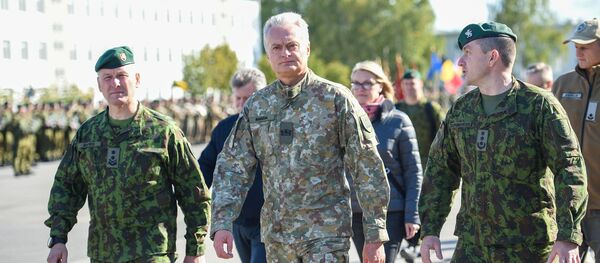 Президент Литвы Гитанас Науседа посетил войска Президент Литвы Гитанас Науседа посетил войска - Sputnik Lietuva