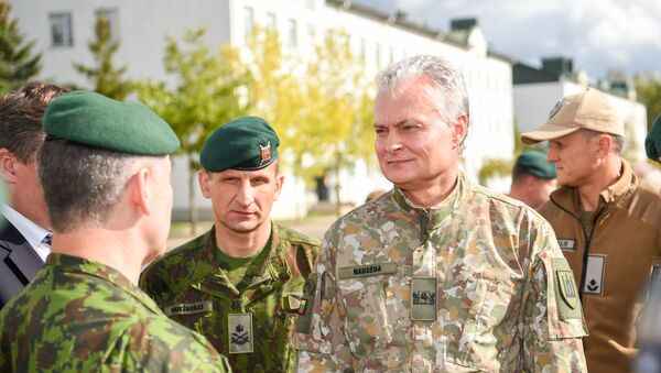 Президент Литвы Гитанас Науседа посетил войска - Sputnik Литва