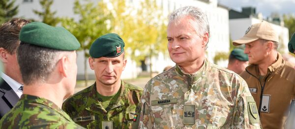 Президент Литвы Гитанас Науседа посетил войска - Sputnik Литва