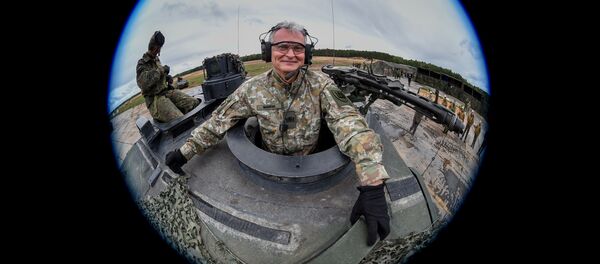 Президент Литвы Гитанас Науседа посетил войска - Sputnik Литва