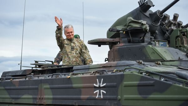 Президент Литвы Гитанас Науседа посетил войска - Sputnik Литва