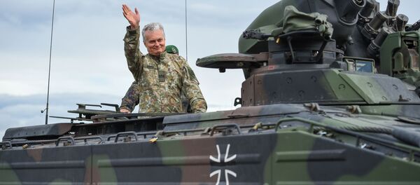 Президент Литвы Гитанас Науседа посетил войска - Sputnik Литва
