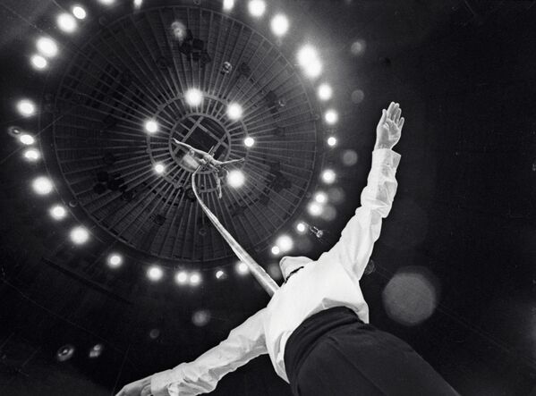 Эквилибристы Роза и Юрий Половневы выступают в Московском цирке. 1969 год - Sputnik Литва