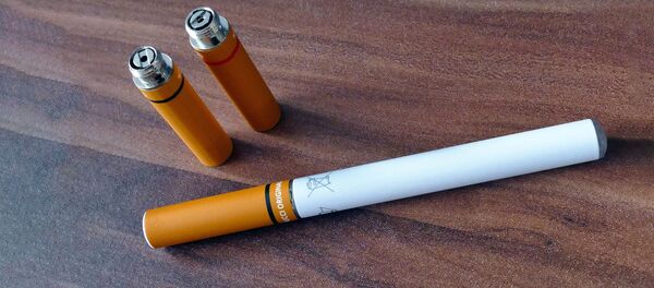 Электронная сигарета, архивное фото Электронная сигарета, архивное фото - Sputnik Литва