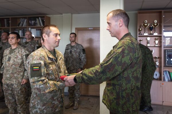 Литовские военные инструкторы отправились на Украину Литовские военные инструкторы отправились на Украину - Sputnik Литва