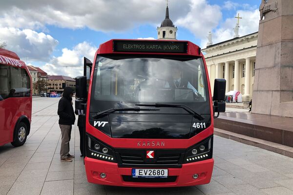 Электробусы на Кафедральной площади Вильнюса - Sputnik Литва
