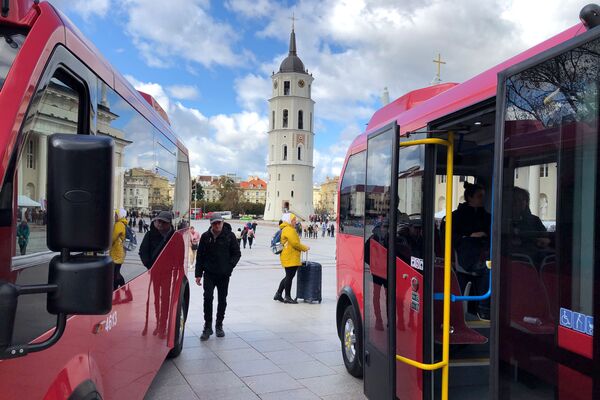Электробусы на Кафедральной площади Вильнюса - Sputnik Литва