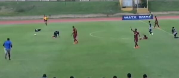 Игроки на футбольном поле - Sputnik Литва