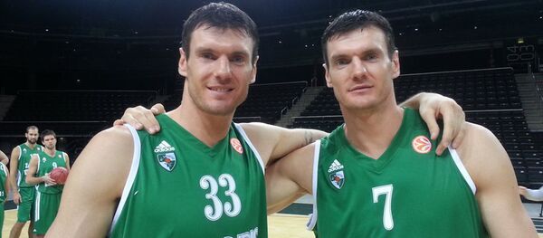 Братья-близнецы Дариуш и Кшиштоф Лавриновичи, архивное фото Братья-близнецы Дариуш и Кшиштоф Лавриновичи, архивное фото - Sputnik Lietuva