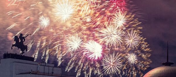 В Москве состоялся артиллерийский салют, посвящённый 75-летию освобождения Таллина от немецко-фашистских захватчиков В Москве состоялся артиллерийский салют, посвящённый 75-летию освобождения Таллина от немецко-фашистских захватчиков - Sputnik Lietuva