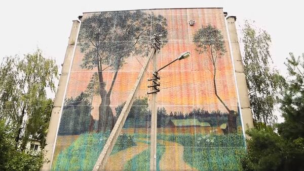 Стену в Каунасе раскрасил робот-граффитист  - Sputnik Литва