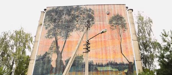 Стену в Каунасе раскрасил робот-граффитист Стену в Каунасе раскрасил робот-граффитист - Sputnik Литва