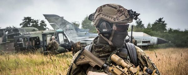 Военнослужащий войск НАТО во время учений в Германии, июнь 2018 - Sputnik Литва