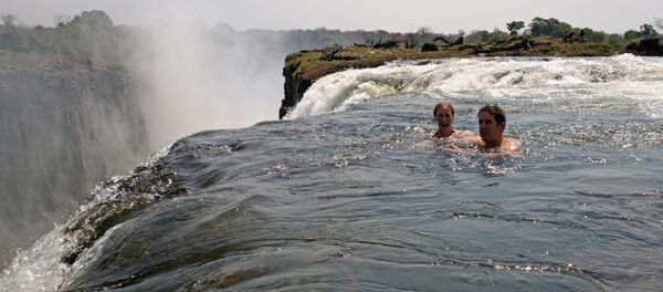 Плавание в Devil's Pool на стороне Замбии Плавание в Devil's Pool на стороне Замбии - Sputnik Lietuva