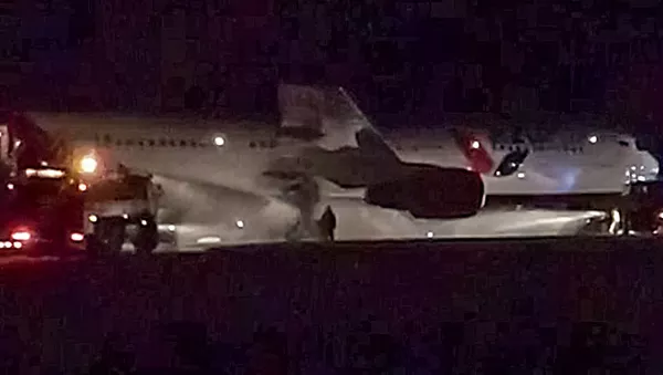 Жёсткая посадка самолета Боинг 767-300 в аэропорту Барнаула - Sputnik Lietuva