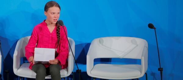 Шведская активистка Грета Тунберг выступает на саммите ООН по климату в Нью-Йорке Шведская активистка Грета Тунберг выступает на саммите ООН по климату в Нью-Йорке - Sputnik Lietuva