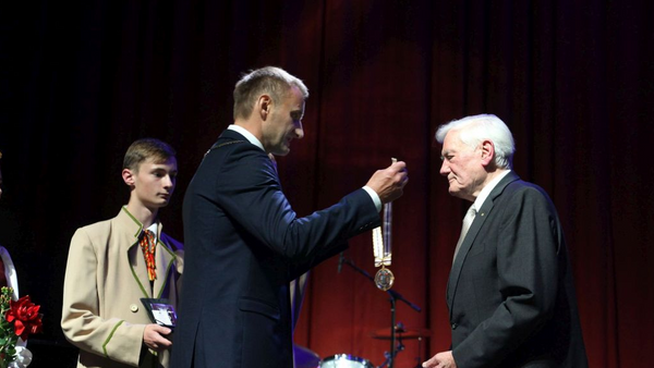 Вручение медали Валдасу Адамкусу ко дню города Шауляя - Sputnik Lietuva