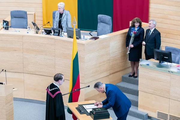 Seime papildymas: prisiekė trys parlamentarai Seime papildymas: prisiekė trys parlamentarai - Sputnik Lietuva