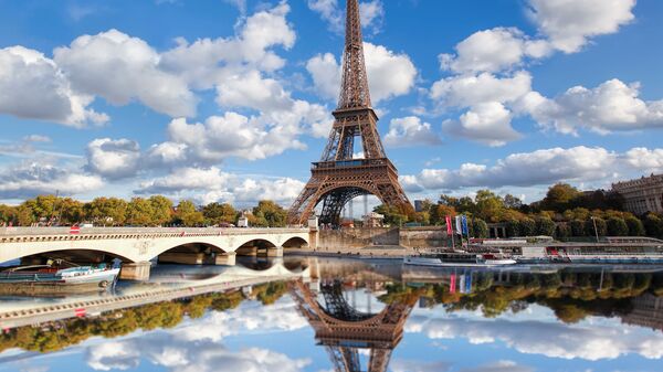 Париж, Эйфелева башня, архивное фото - Sputnik Lietuva