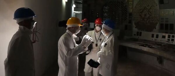 Радиоактивный маршрут: туристов начали пускать в 4-й энергоблок ЧАЭС - Sputnik Литва