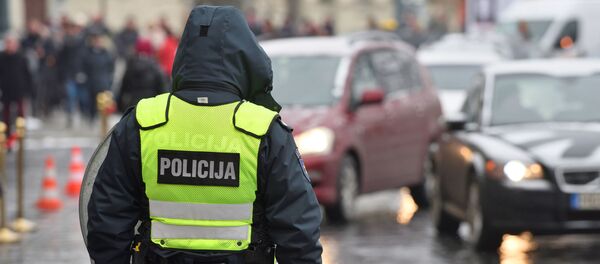 Сотрудник дорожной полиции, Литва, архивное фото - Sputnik Литва
