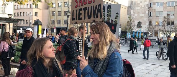 В Вильнюсе школьники приняли участие в мировой забастовке по климат - Sputnik Литва