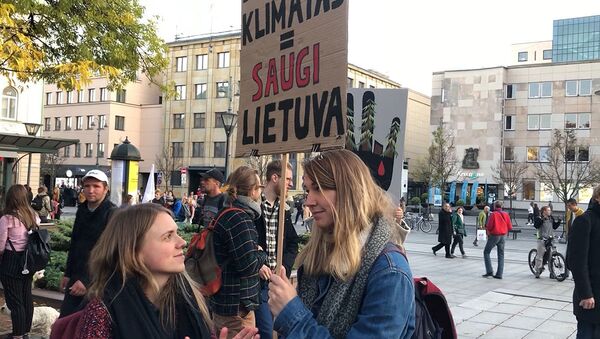 В Вильнюсе школьники приняли участие в мировой забастовке по климат - Sputnik Литва