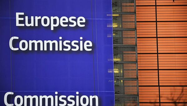 Баннер на здании Европейской Комиссии в Брюсселе, архивное фото - Sputnik Lietuva