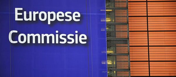 Баннер на здании Европейской Комиссии в Брюсселе, архивное фото Баннер на здании Европейской Комиссии в Брюсселе, архивное фото - Sputnik Lietuva