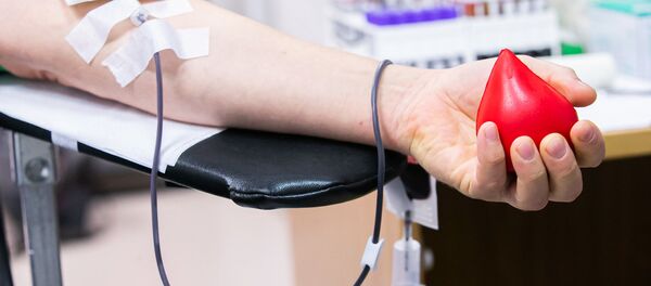 Донор сдает кровь, архивное фото Донор сдает кровь, архивное фото - Sputnik Литва