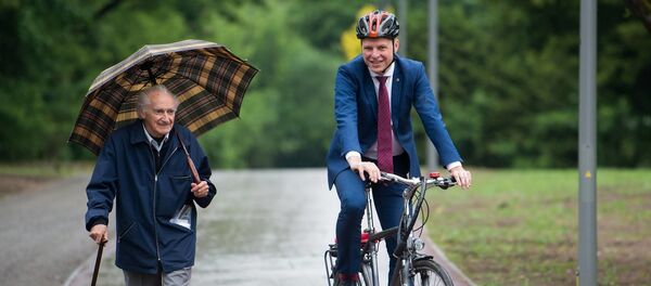Мэр Вильнюса Ремигиюс Шимашюс катается на велосипеде, архивное фото Мэр Вильнюса Ремигиюс Шимашюс катается на велосипеде, архивное фото - Sputnik Lietuva
