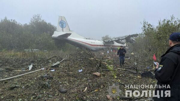 При аварийной посадке Ан-12 на Украине погибли несколько человек - Sputnik Литва