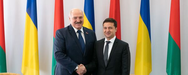 Александр Лукашенко и Владимир Зеленский во время встречи в Житомире Александр Лукашенко и Владимир Зеленский во время встречи в Житомире - Sputnik Lietuva