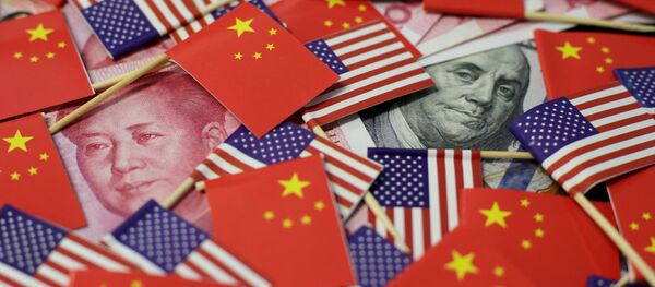 Американский доллар и китайский юань, архивное фото Американский доллар и китайский юань, архивное фото - Sputnik Lietuva