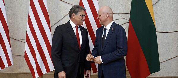 Секретарь по энергетике США Рик Перри встретился с премьером Литвы Саулюсом Сквернялисом - Sputnik Литва
