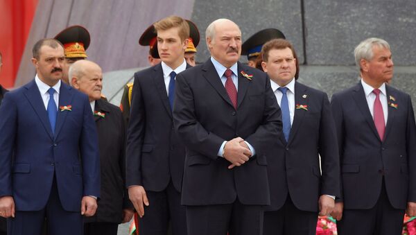 Президент Белоруссии А. Лукашенко возложил венок к монументу Победы - Sputnik Lietuva