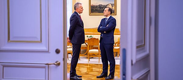 Президент Гитанас Науседа поздравил Виргилиуса Синкявичюса с успешным выступлением на слушаниях в Европейском парламенте Президент Гитанас Науседа поздравил Виргилиуса Синкявичюса с успешным выступлением на слушаниях в Европейском парламенте - Sputnik Литва