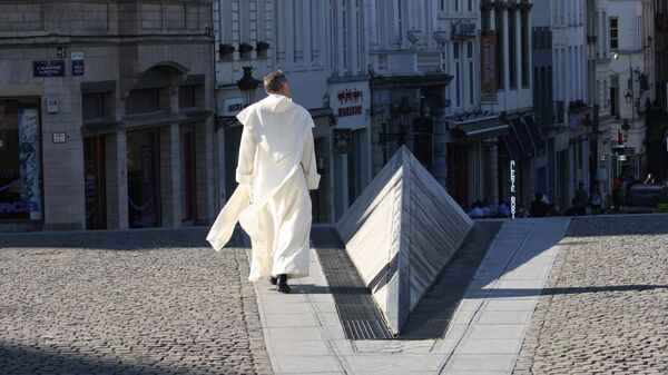 Священник Римской католической церкви на улице Брюсселя - Sputnik Lietuva