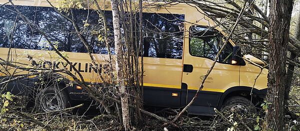 В Литве автобус с детьми попал в ДТП, 8 октября 2019 года В Литве автобус с детьми попал в ДТП, 8 октября 2019 года - Sputnik Литва