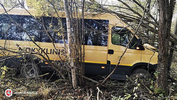 В Литве автобус с детьми попал в ДТП, 8 октября 2019 года - Sputnik Lietuva