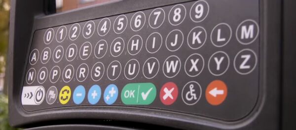 В Вильнюсе водители могут оплачивать парковку бесконтактными картами - Sputnik Литва