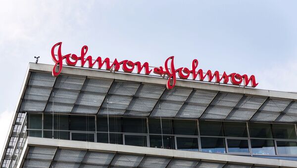Логотип фирмы Johnson & Johnson, архивное фото - Sputnik Lietuva