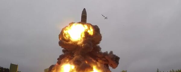 Учебно-боевой пуск баллистической ракеты Тополь-М с космодрома Плесецк, архивное фото - Sputnik Литва