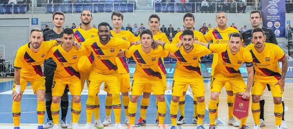 Каунасская команда по футзалу Витис, матч между ФК Витис и Барселоной в Йонаве - Sputnik Литва