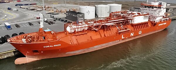 СПГ-танкер Coral Favia - Sputnik Литва