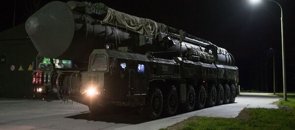 ПГРК Ярс Новосибирского ракетного соединения перед выходом на маршруты боевого патрулирования, архивное фото ПГРК Ярс Новосибирского ракетного соединения перед выходом на маршруты боевого патрулирования, архивное фото - Sputnik Lietuva