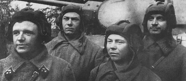 Танковый экипаж Дмитрия Лавриненко (крайний слева). Октябрь 1941 года Танковый экипаж Дмитрия Лавриненко (крайний слева). Октябрь 1941 года - Sputnik Lietuva