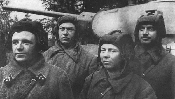 Танковый экипаж Дмитрия Лавриненко (крайний слева). Октябрь 1941 года - Sputnik Lietuva